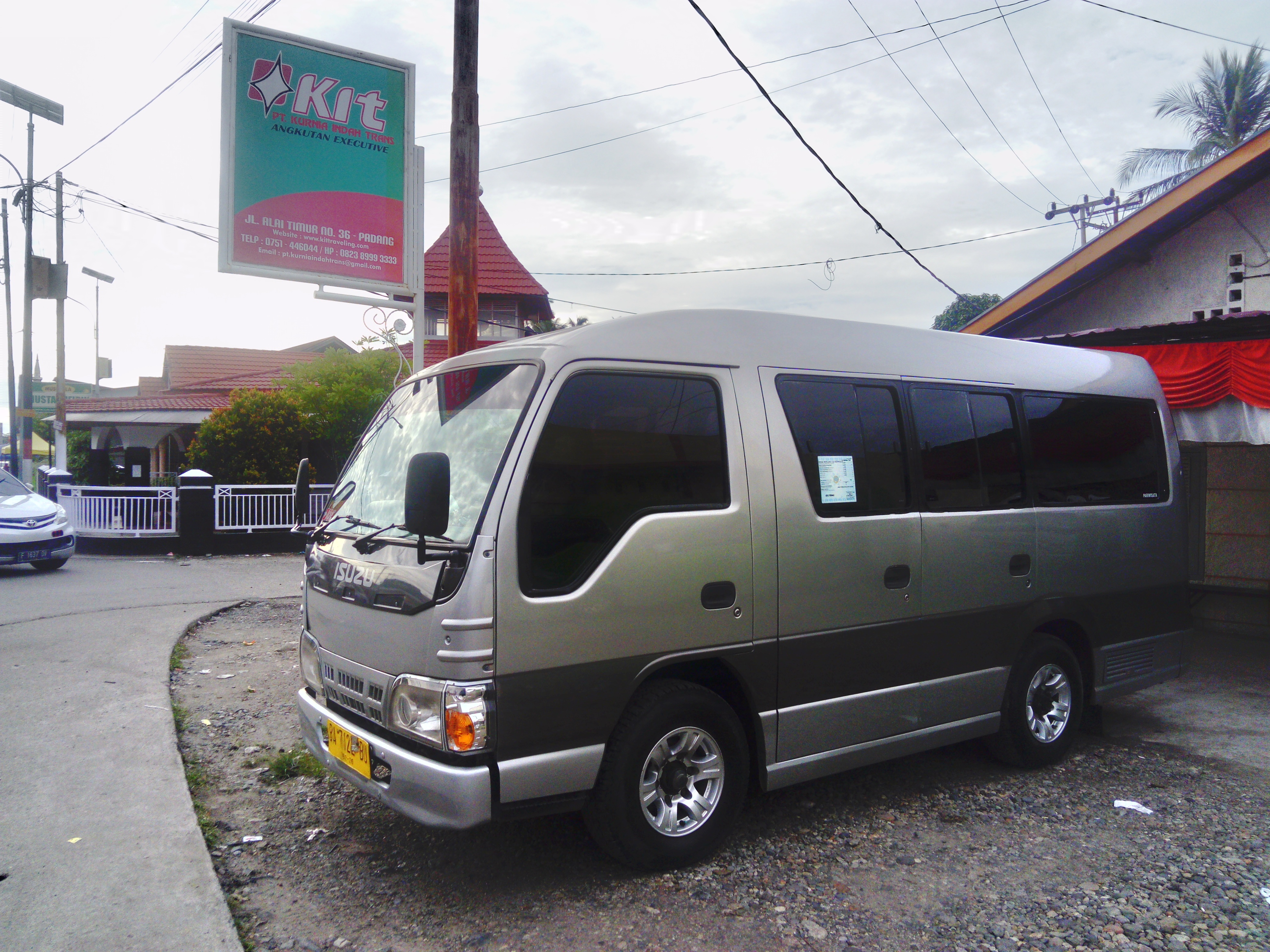 MINIBUS ISUZU ELF SHORT
